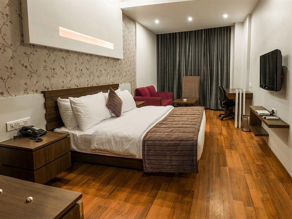 Hotel Narula'S Aurrum Amritszár Kültér fotó