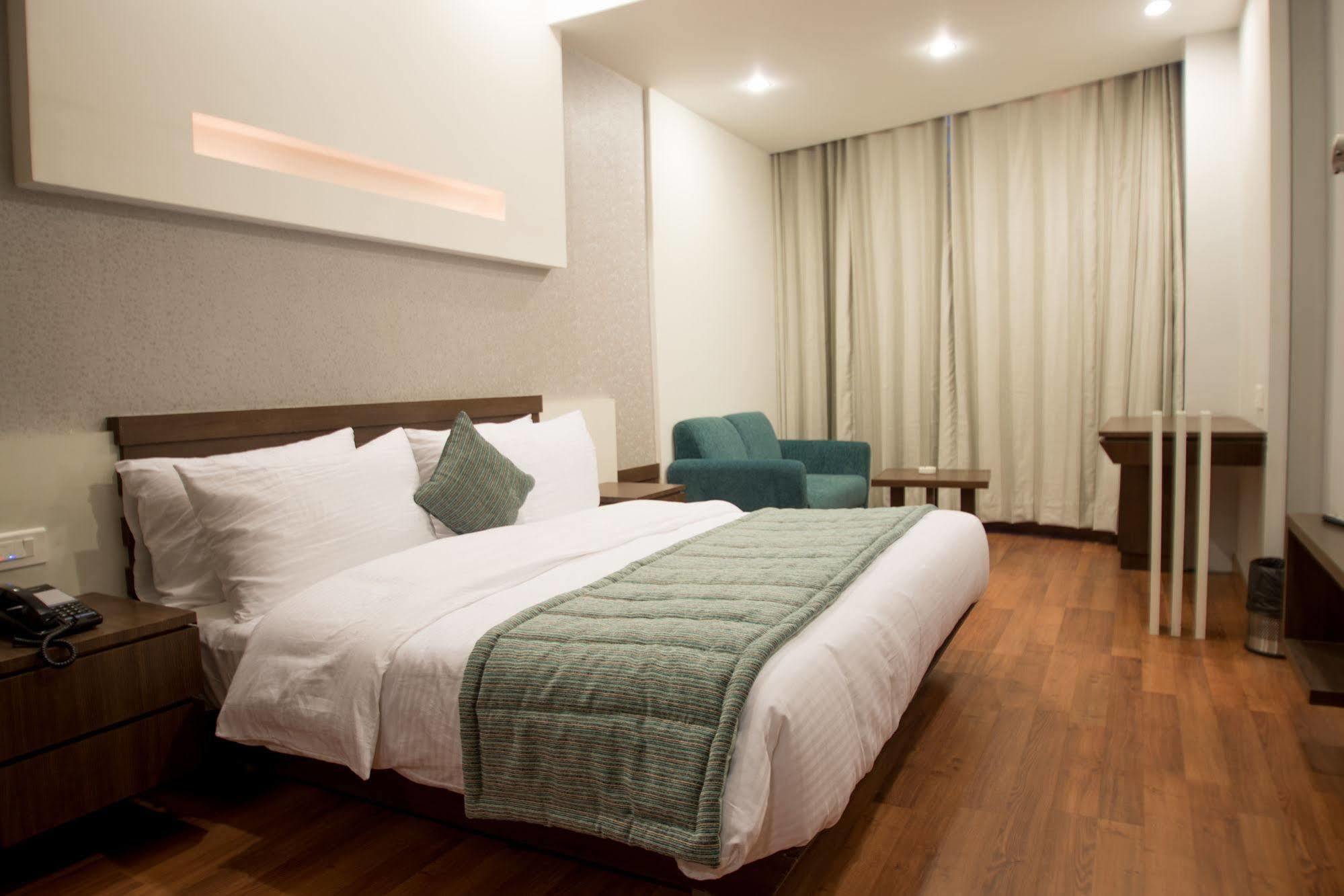 Hotel Narula'S Aurrum Amritszár Kültér fotó
